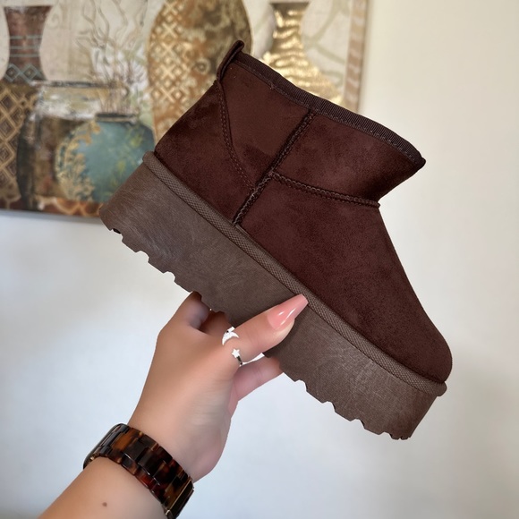 NWT!! WOMENS CHOCOLATE BROWN FUR LINED MINI PLATFORM WARM BOOTS - Picture 2 of 8